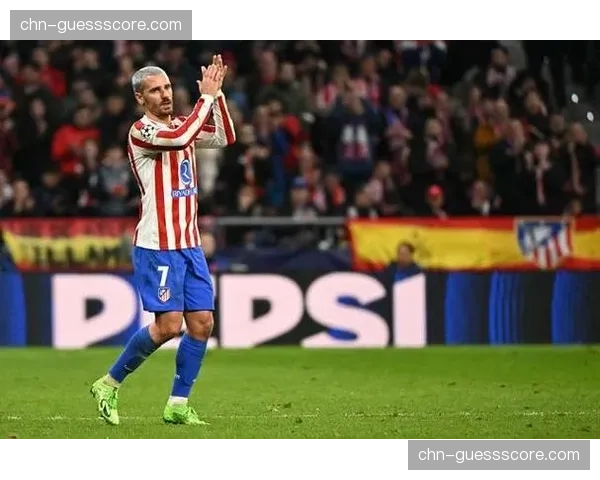 终场哨响，马竞老将格列兹曼低头独自走回更衣室